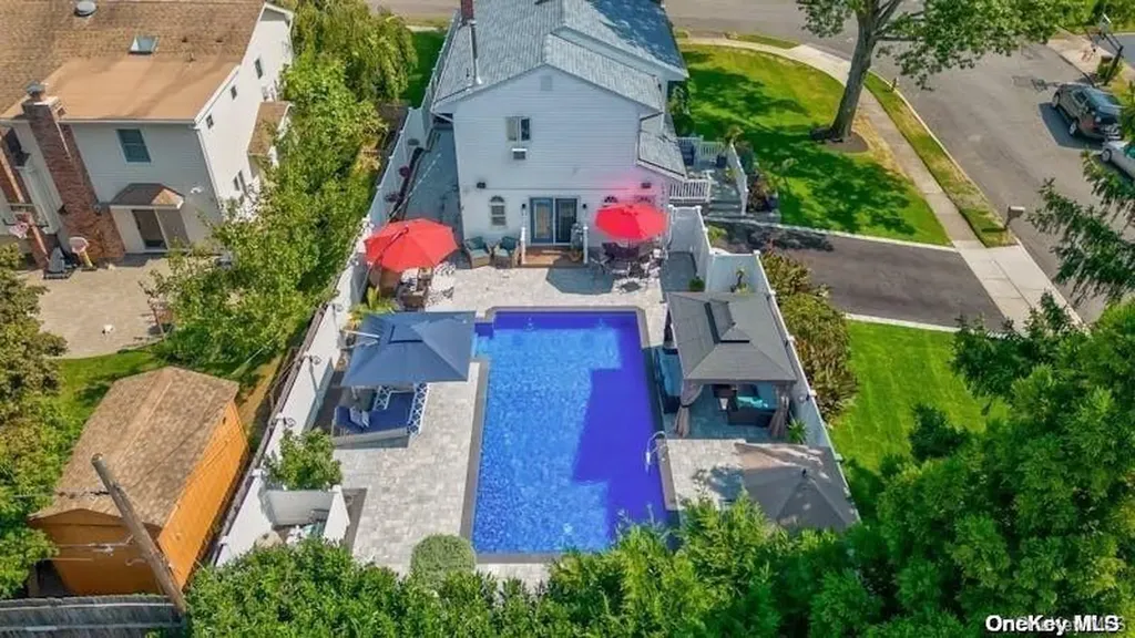 8 Glacier Drive Smithtown NY 11787