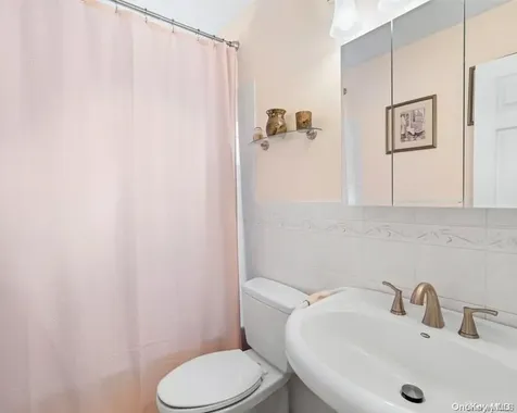 1382 America Avenue West Babylon NY 11704