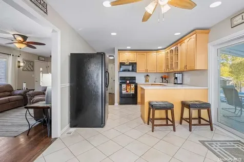 1382 America Avenue West Babylon NY 11704