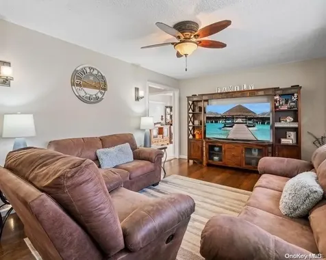 1382 America Avenue West Babylon NY 11704