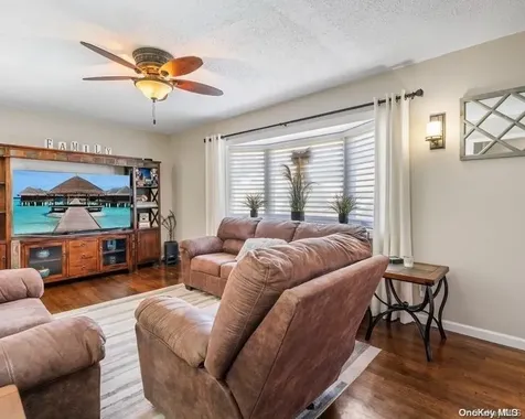 1382 America Avenue West Babylon NY 11704