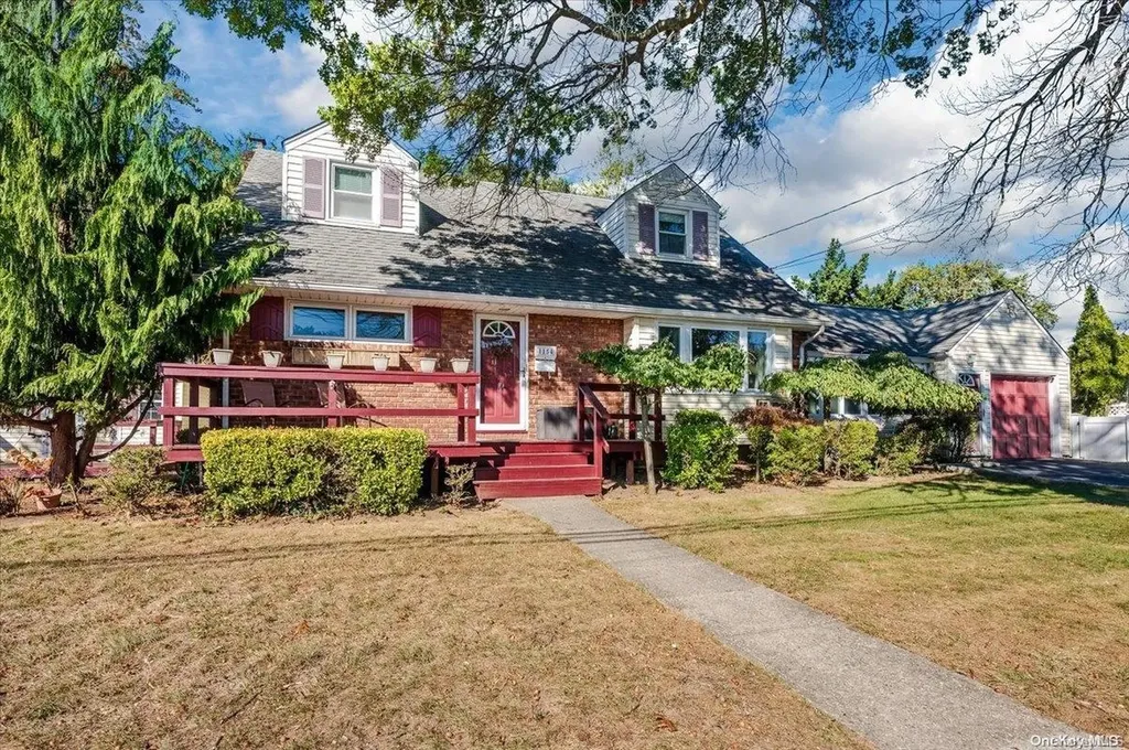 1154 Maple Avenue South Hempstead NY 11550