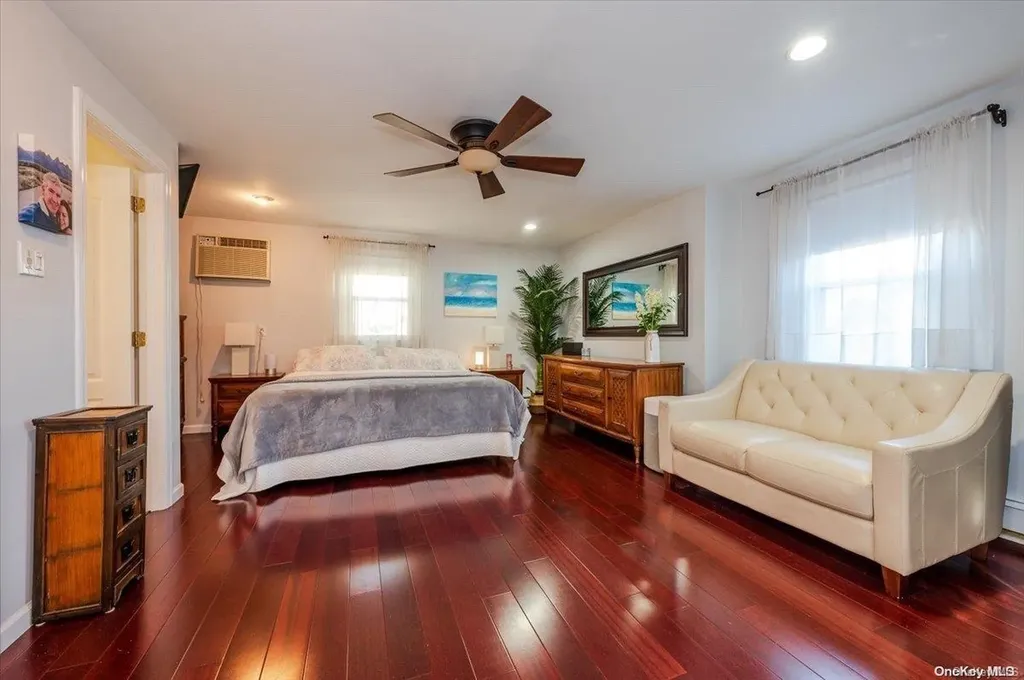 1154 Maple Avenue South Hempstead NY 11550