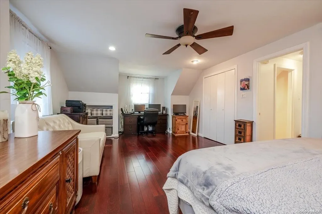 1154 Maple Avenue South Hempstead NY 11550