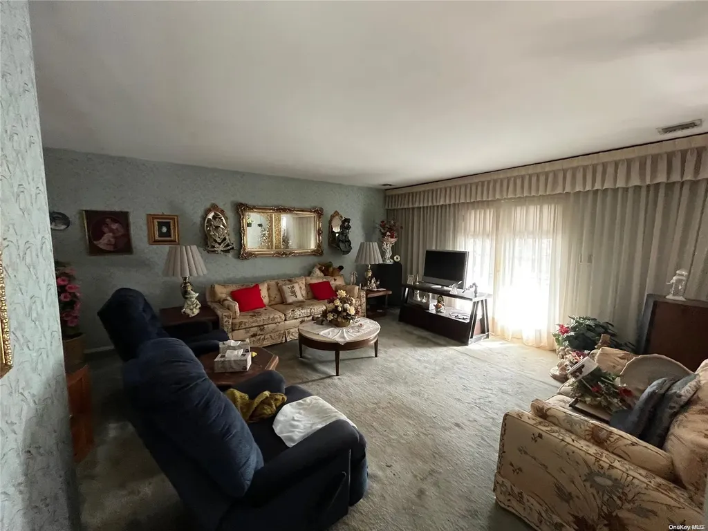 29 Patricia Lane Patchogue NY 11772