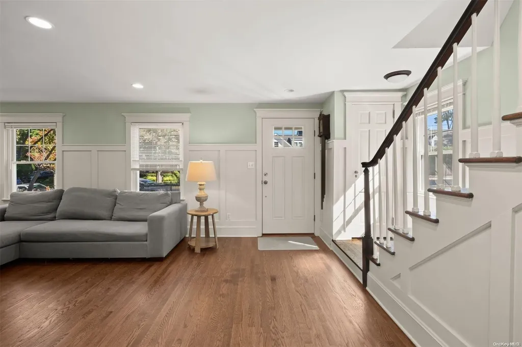 21 Hemlock Avenue Huntington NY 11743