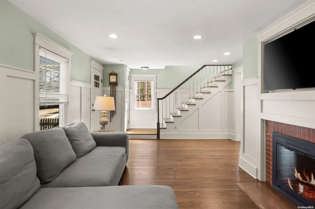 21 Hemlock Avenue Huntington NY 11743