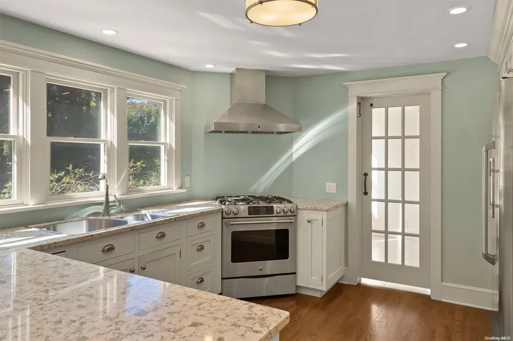 21 Hemlock Avenue Huntington NY 11743