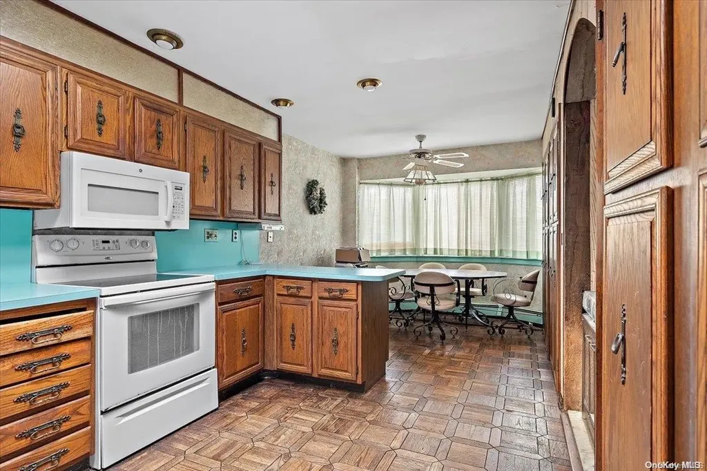 99 Guilford Avenue Oakdale NY 11769