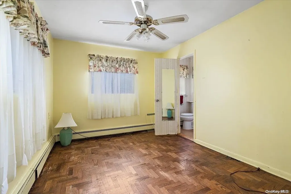 99 Guilford Avenue Oakdale NY 11769