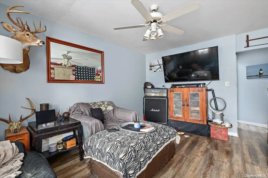 99 Guilford Avenue Oakdale NY 11769