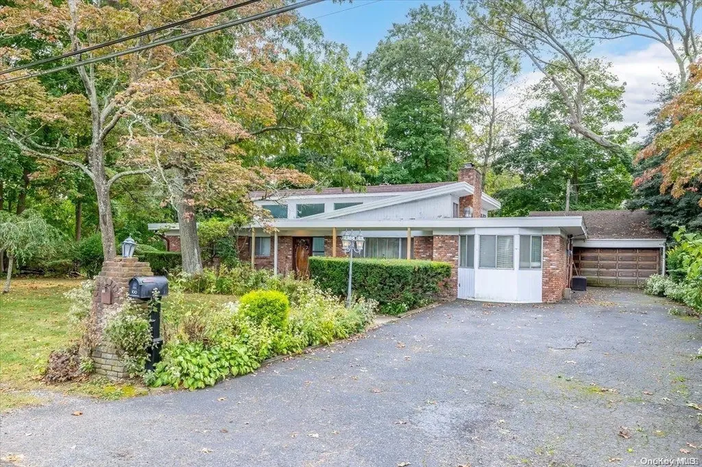 99 Guilford Avenue Oakdale NY 11769