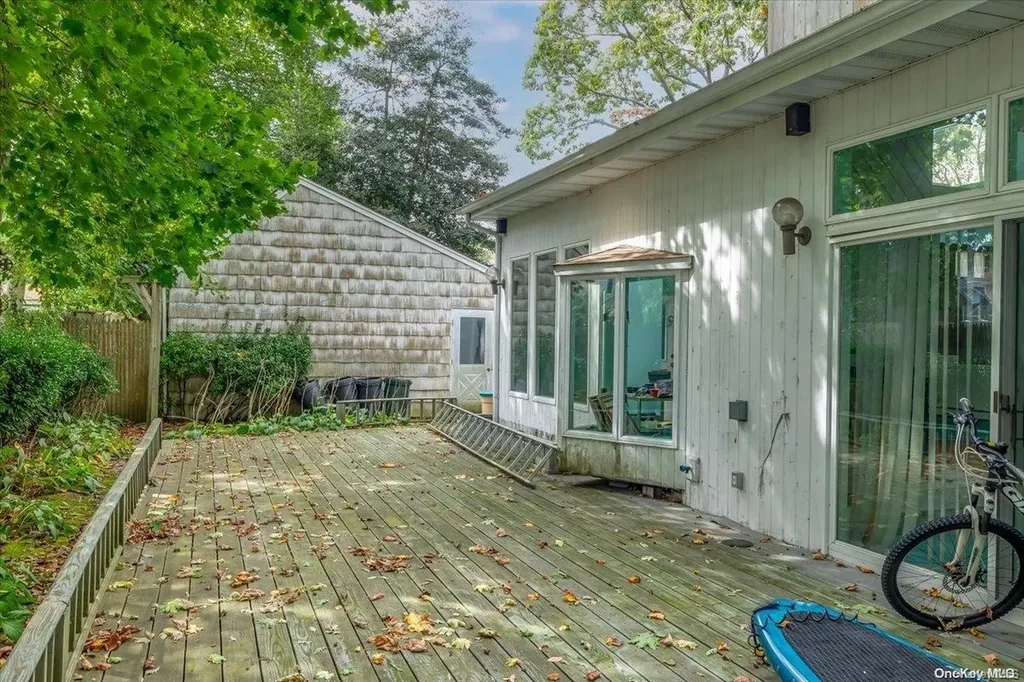 99 Guilford Avenue Oakdale NY 11769