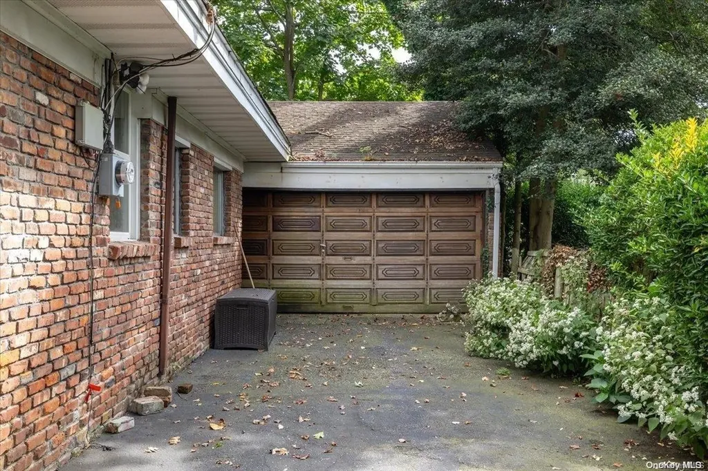 99 Guilford Avenue Oakdale NY 11769