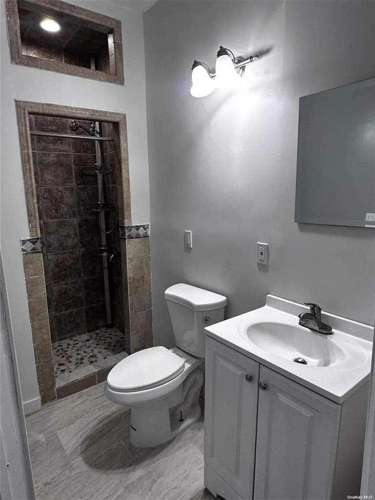 69 Bulwer Brooklyn NY 11207