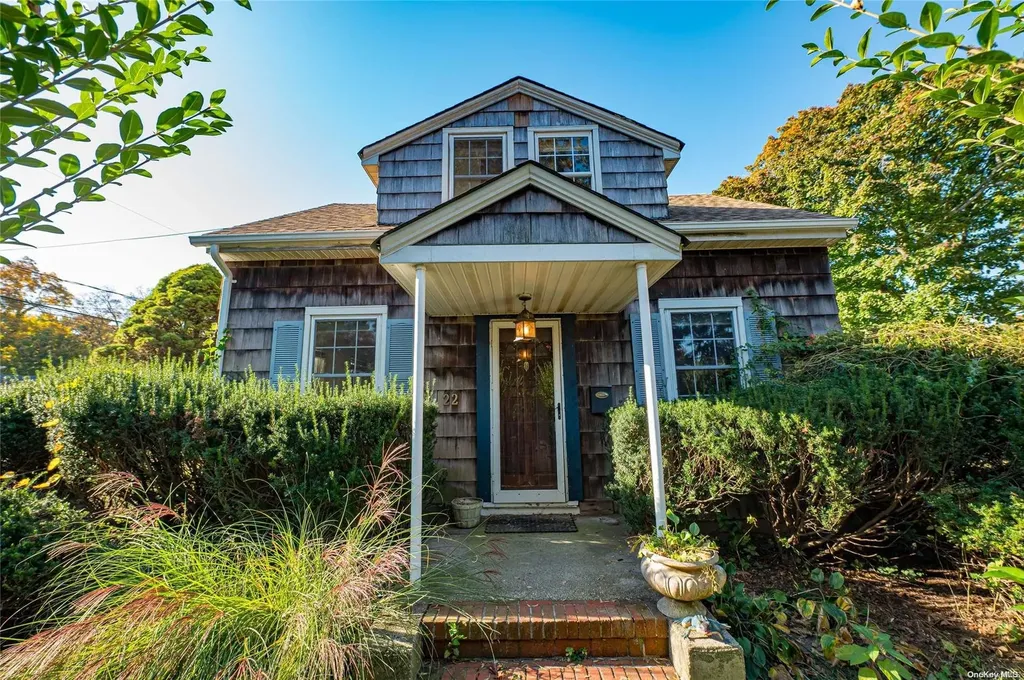 22 Woodland Path Kings Park NY 11754