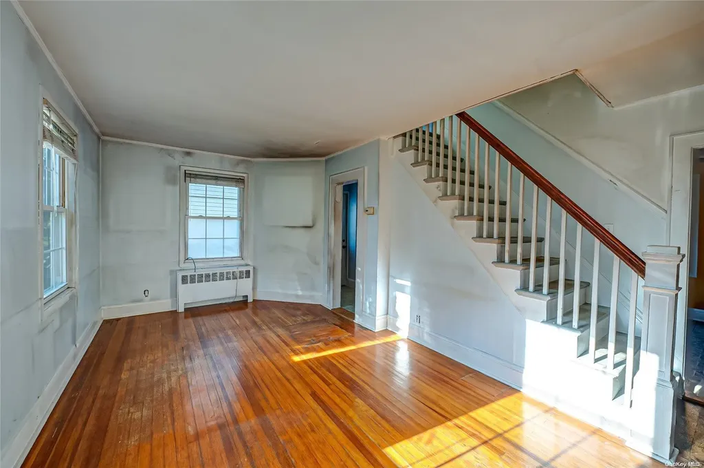 22 Woodland Path Kings Park NY 11754