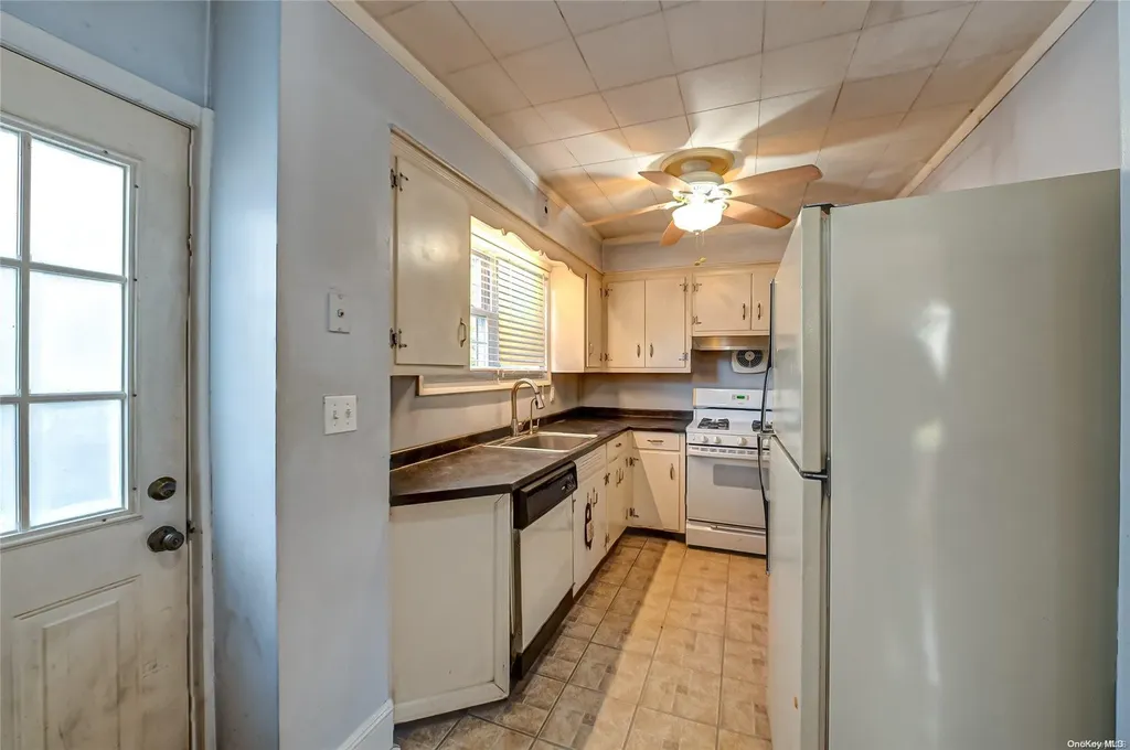 22 Woodland Path Kings Park NY 11754