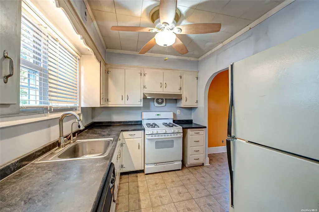 22 Woodland Path Kings Park NY 11754