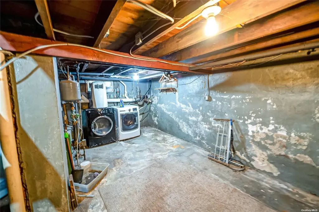 22 Woodland Path Kings Park NY 11754