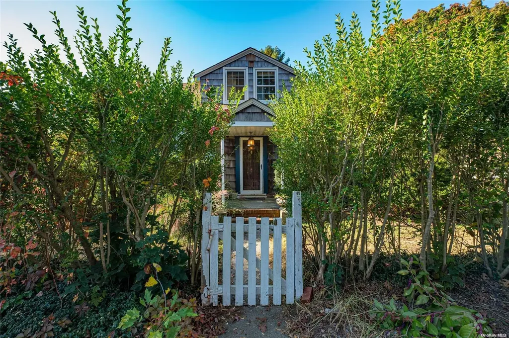 22 Woodland Path Kings Park NY 11754