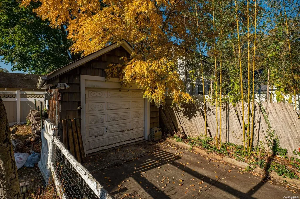 22 Woodland Path Kings Park NY 11754