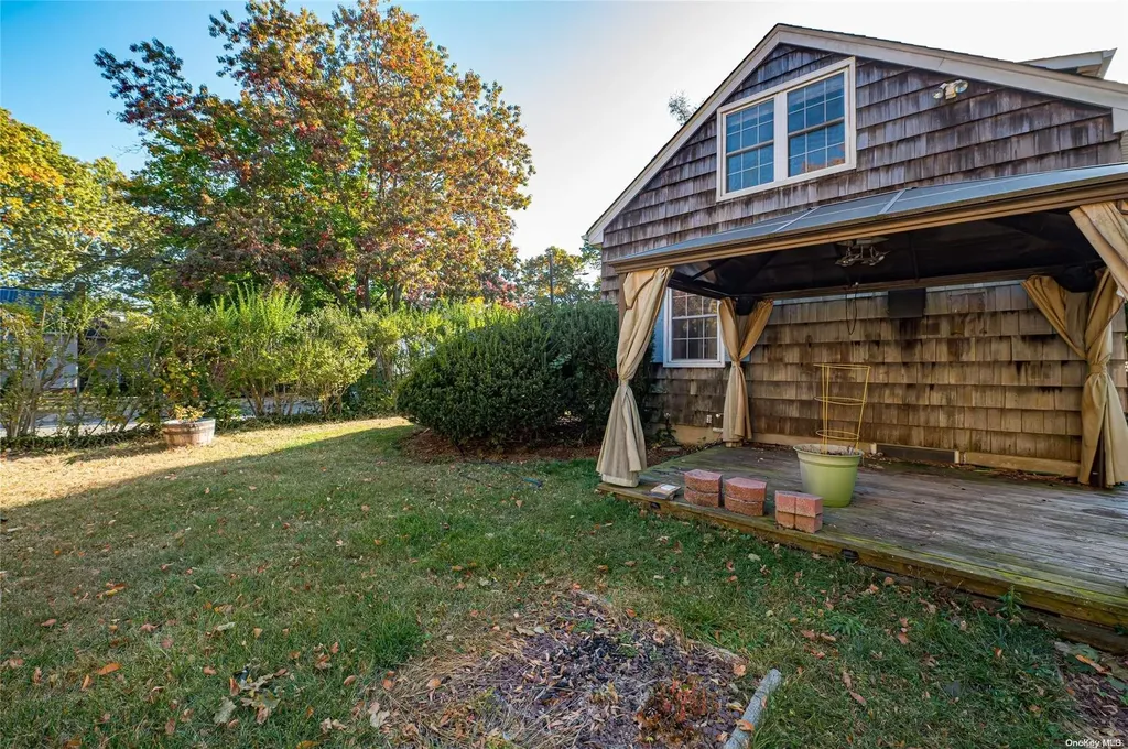 22 Woodland Path Kings Park NY 11754