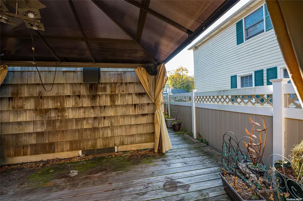 22 Woodland Path Kings Park NY 11754
