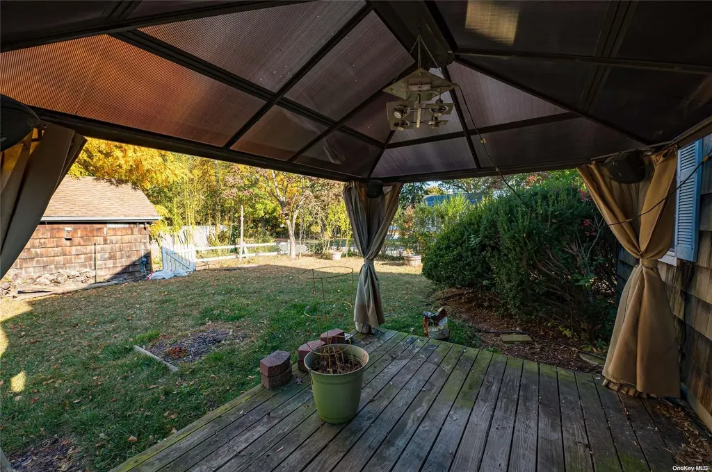 22 Woodland Path Kings Park NY 11754