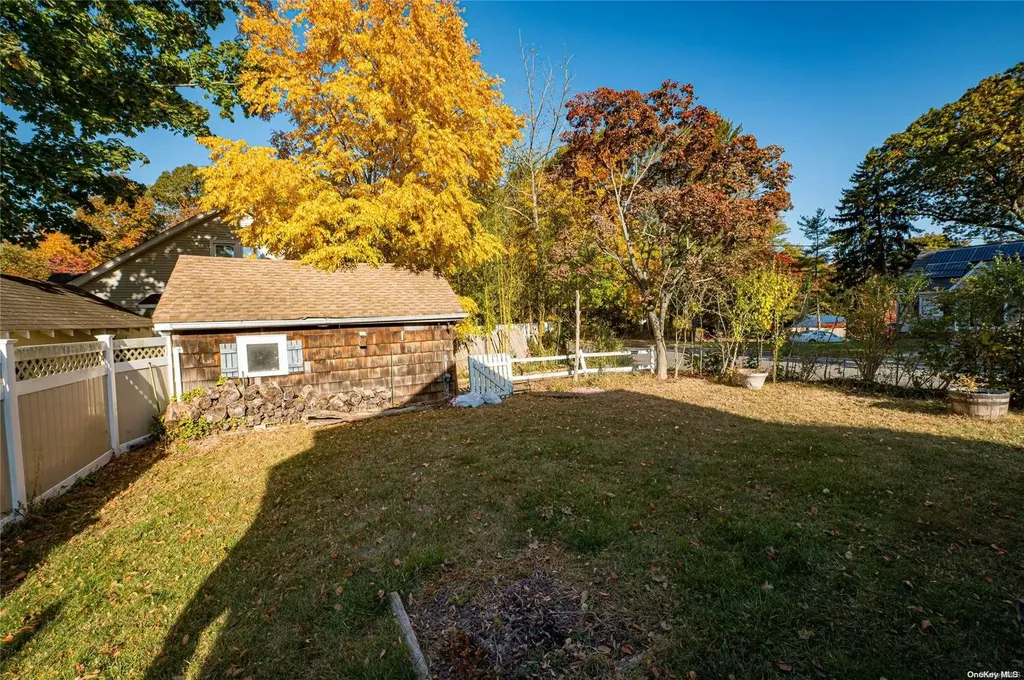 22 Woodland Path Kings Park NY 11754