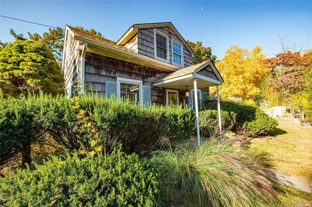 22 Woodland Path Kings Park NY 11754