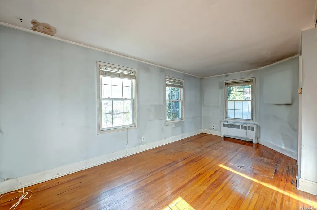 22 Woodland Path Kings Park NY 11754
