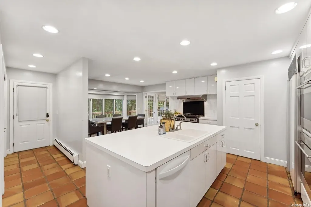 22 Elliot Road Great Neck NY 11021