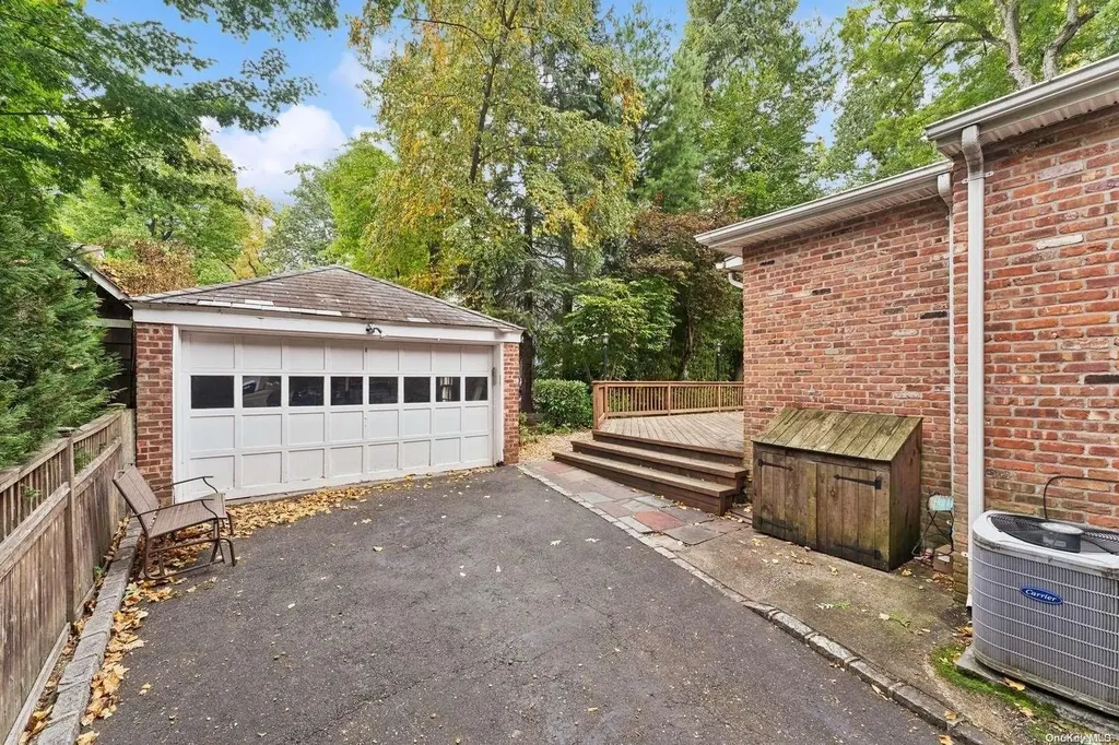 22 Elliot Road Great Neck NY 11021
