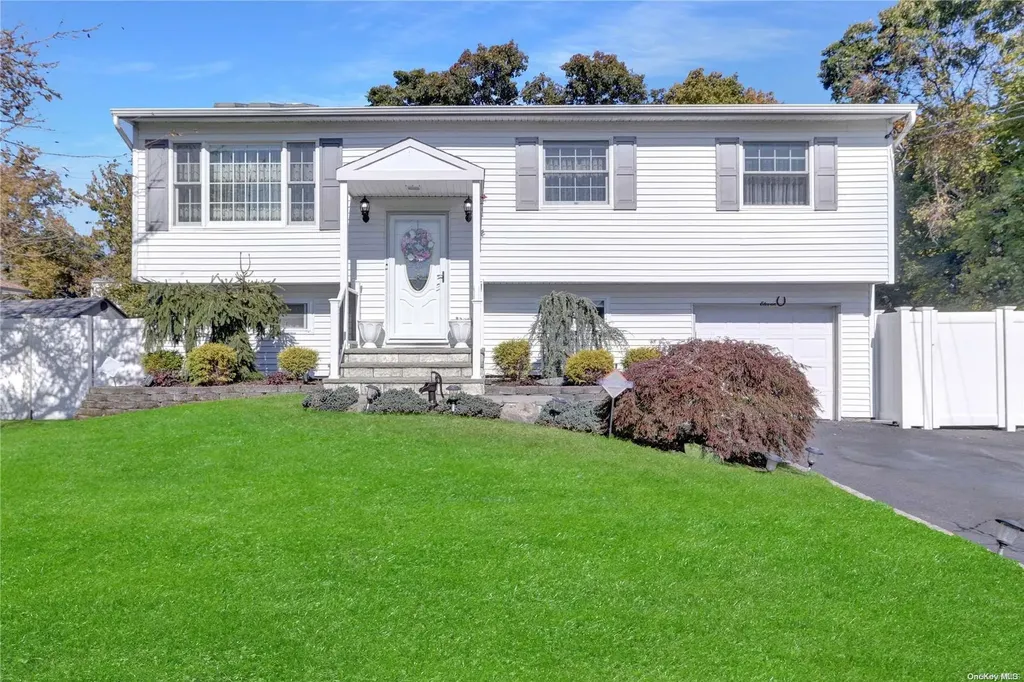 11 Franklin Avenue Selden NY 11784