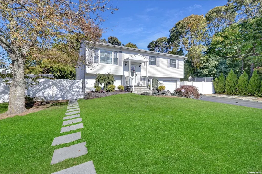 11 Franklin Avenue Selden NY 11784