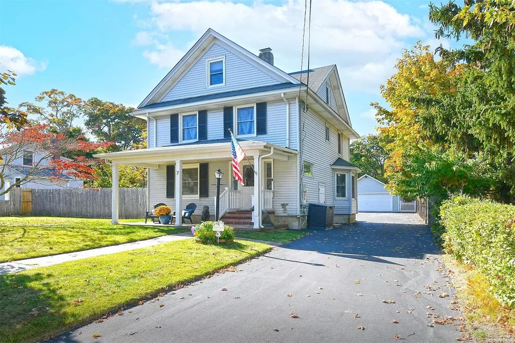 7 S Prospect Avenue Patchogue NY 11772