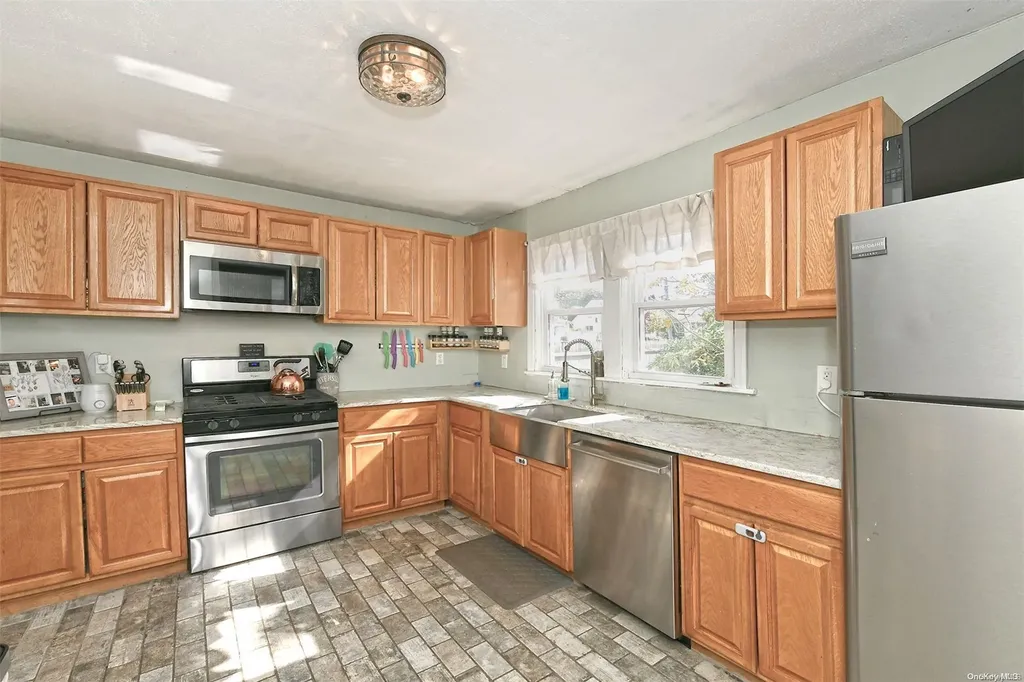 7 S Prospect Avenue Patchogue NY 11772