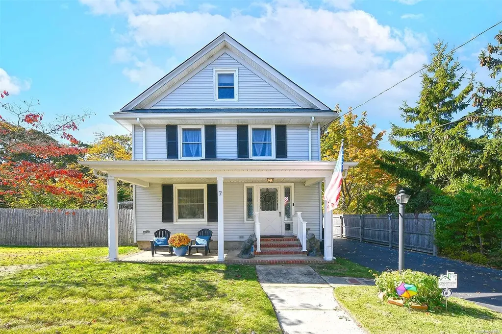 7 S Prospect Avenue Patchogue NY 11772