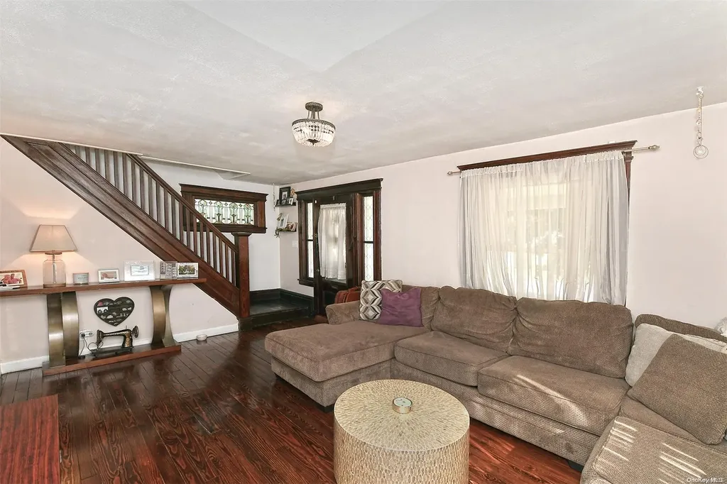 7 S Prospect Avenue Patchogue NY 11772