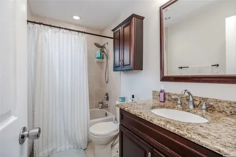 26 W Marine Avenue Lindenhurst NY 11757