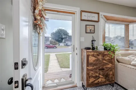 26 W Marine Avenue Lindenhurst NY 11757
