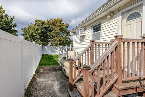 26 W Marine Avenue Lindenhurst NY 11757