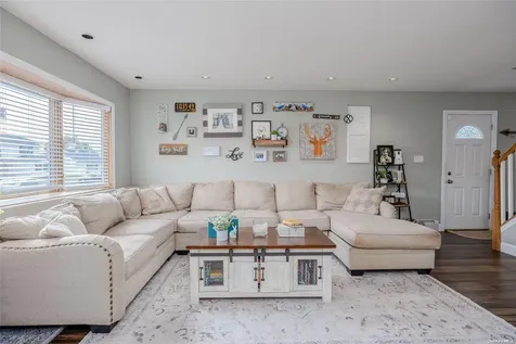 26 W Marine Avenue Lindenhurst NY 11757