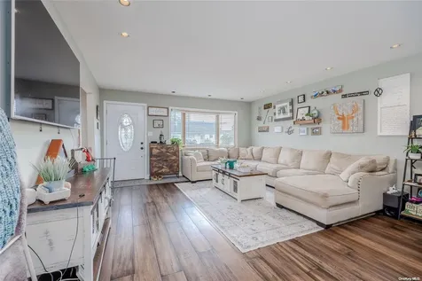 26 W Marine Avenue Lindenhurst NY 11757