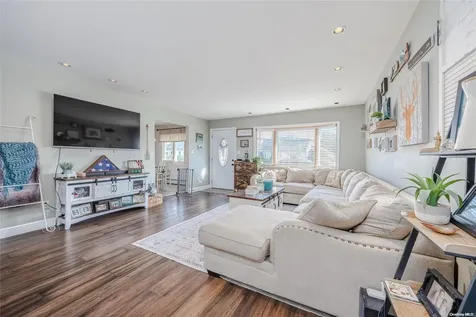26 W Marine Avenue Lindenhurst NY 11757