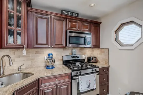 26 W Marine Avenue Lindenhurst NY 11757