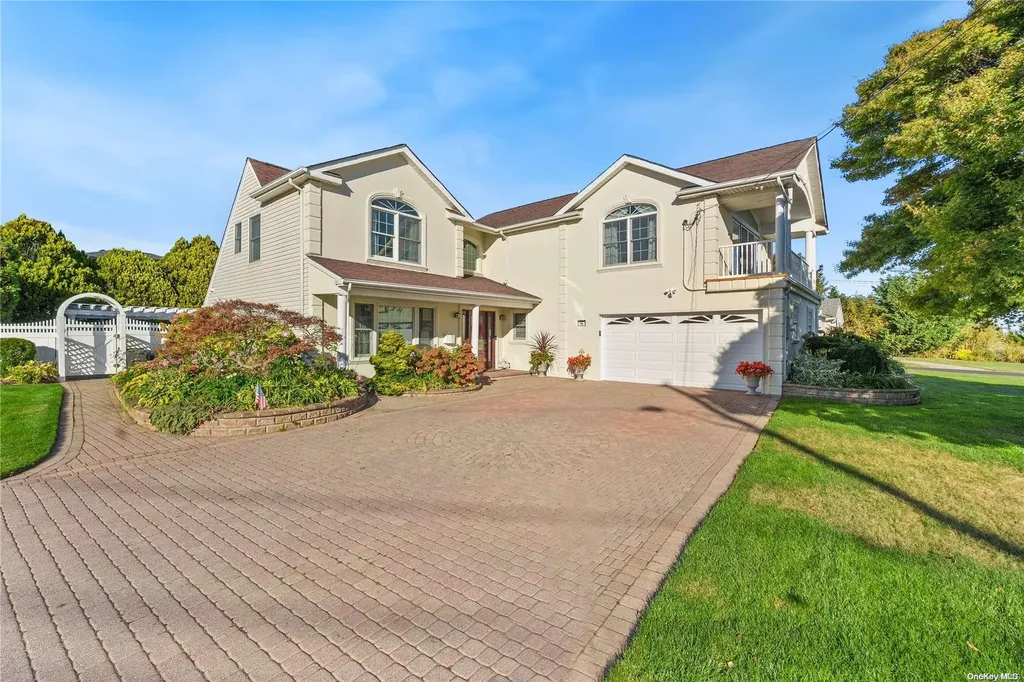 15 Cedar Point Drive West Islip NY 11795