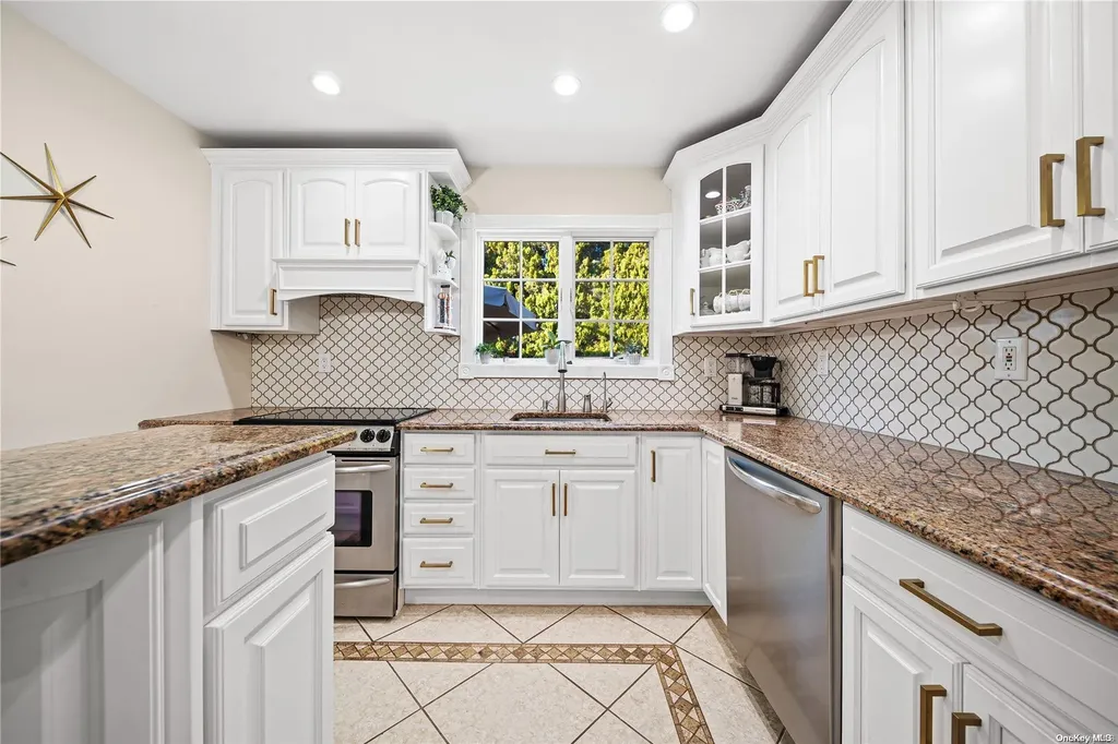 15 Cedar Point Drive West Islip NY 11795