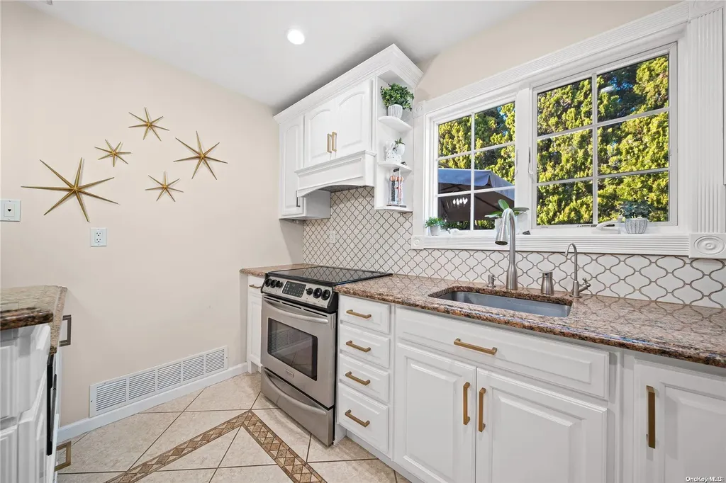 15 Cedar Point Drive West Islip NY 11795